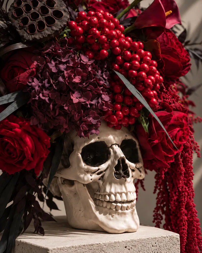 Skull de Fleur floral arrangement by TB Creative